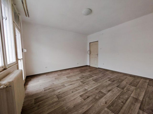 Eladó téglalakás, Tatabányán 32 M Ft, 2 szobás