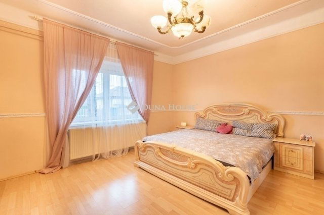 Eladó családi ház, Budapesten, XVIII. kerületben 140 M Ft