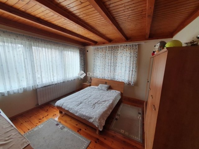 Eladó téglalakás, Vácon 85 M Ft, 2 szobás