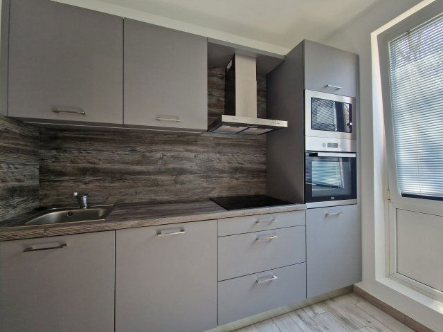 Eladó panellakás, Pécsett 39.5 M Ft, 1+1 szobás