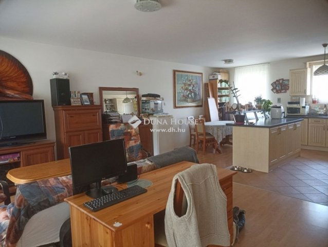 Eladó téglalakás, Teskándon 63 M Ft, 3 szobás