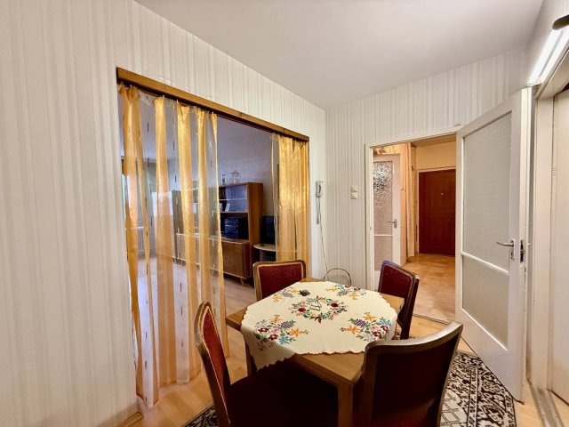 Eladó panellakás, Oroszlányban 33.5 M Ft, 2+1 szobás
