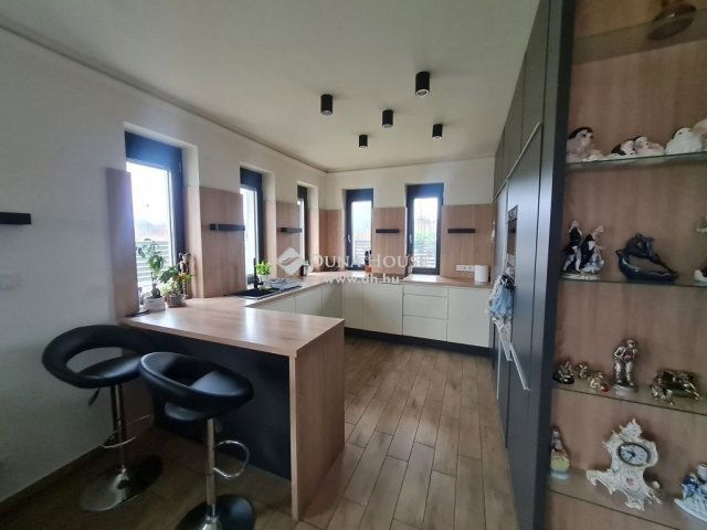 Eladó családi ház, Siófokon 190 M Ft, 5 szobás