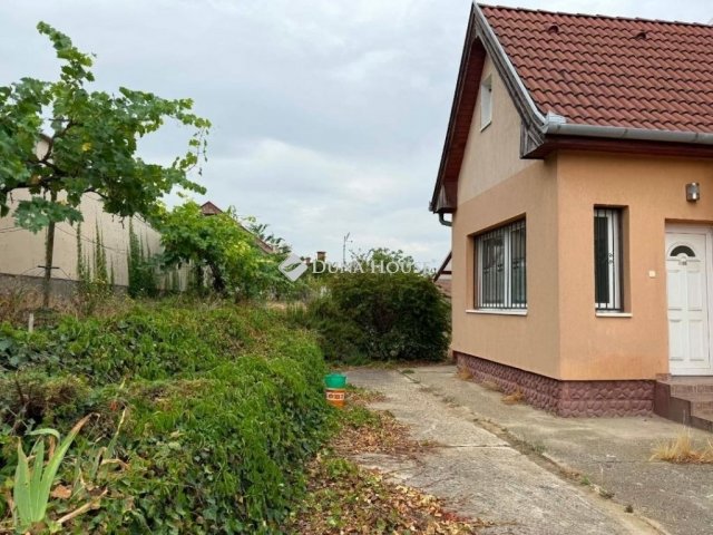 Eladó családi ház, Budapesten, XXI. kerületben 99.999 M Ft