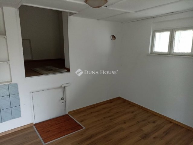 Eladó családi ház, Szegeden 16.7 M Ft, 2 szobás