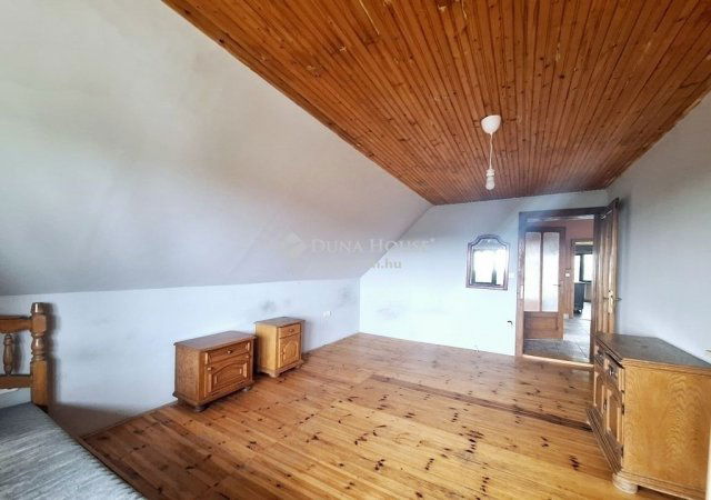 Eladó családi ház, Gödöllőn 169 M Ft, 11 szobás
