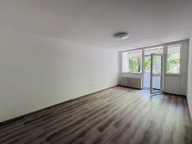 Eladó panellakás, Pécsett 52.5 M Ft, 2 szobás