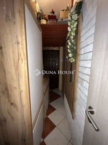 Eladó téglalakás, Hajmáskéren 30.5 M Ft, 3 szobás