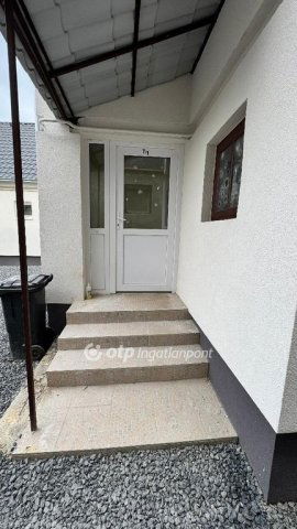 Eladó téglalakás, Pápán 56.9 M Ft, 3 szobás