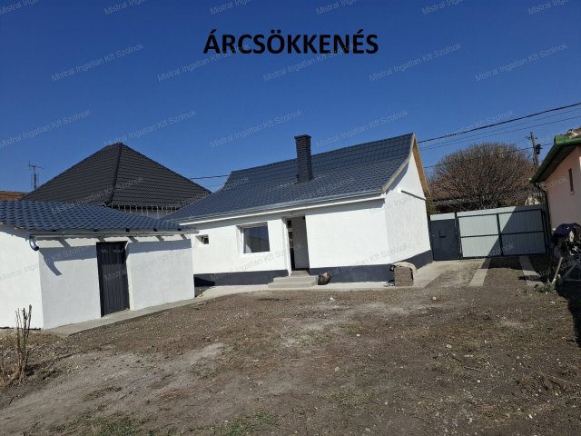 Eladó családi ház, Szolnokon 32.9 M Ft, 2 szobás
