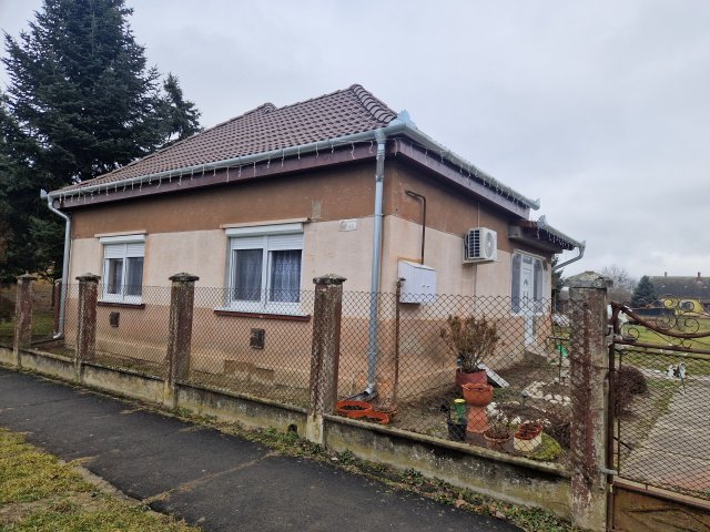 Eladó családi ház, Bolhóban 27.7 M Ft, 2 szobás