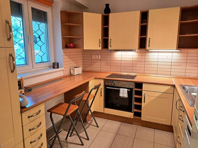 Kiadó téglalakás, albérlet, Pécsett, Móricz Zsigmond téren