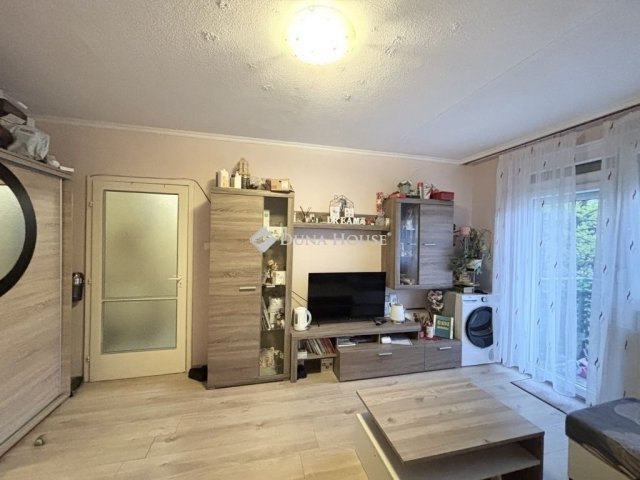 Eladó panellakás, Debrecenben 49 M Ft, 2 szobás