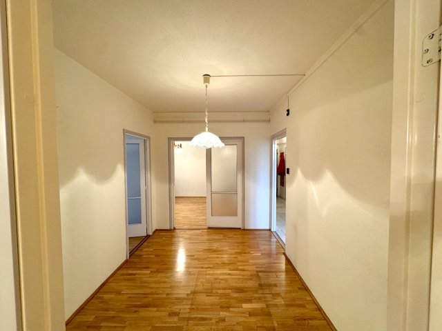 Eladó panellakás, Budaörsön, Szivárvány utcában 82.9 M Ft