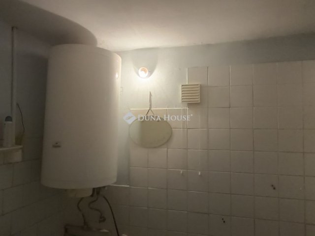 Eladó családi ház, Kiskunfélegyházán 15.2 M Ft, 2 szobás