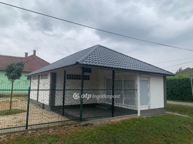 Eladó családi ház, Túrkevén 32.9 M Ft, 2+1 szobás