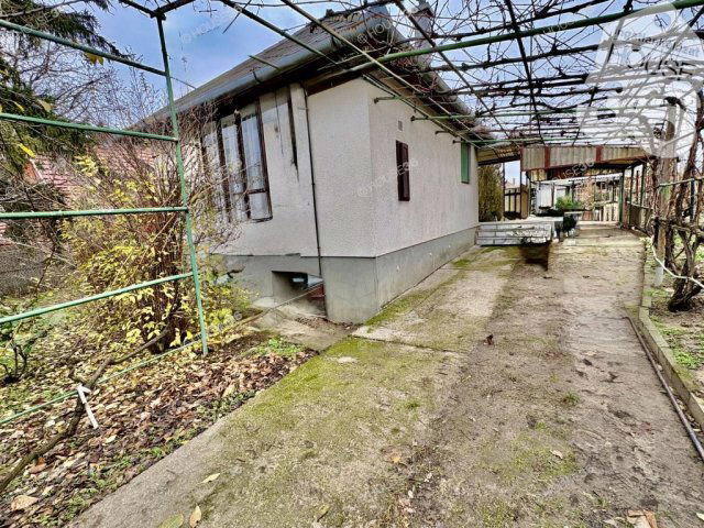 Eladó családi ház, Kecskeméten 28 M Ft, 1 szobás