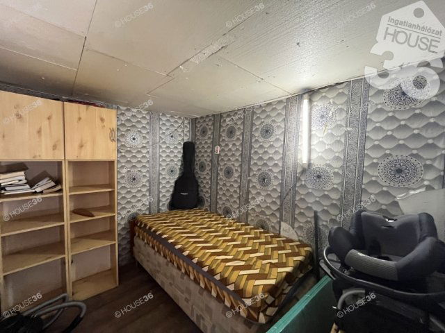 Eladó családi ház, Törtelen 16.2 M Ft, 2 szobás