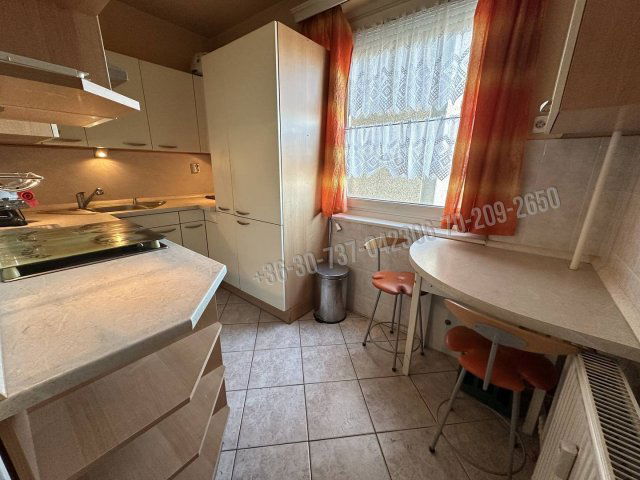 Eladó panellakás, Budapesten, XXI. kerületben, Zrínyi utcában