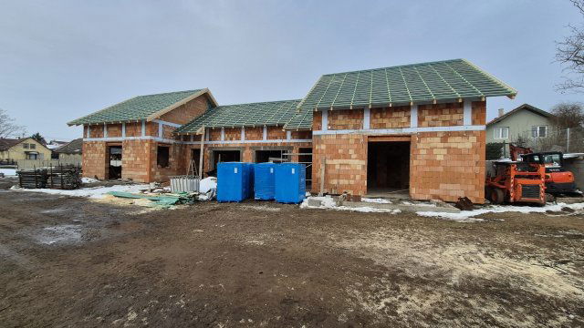 Eladó ikerház, Taksonyon 129.9 M Ft, 5 szobás