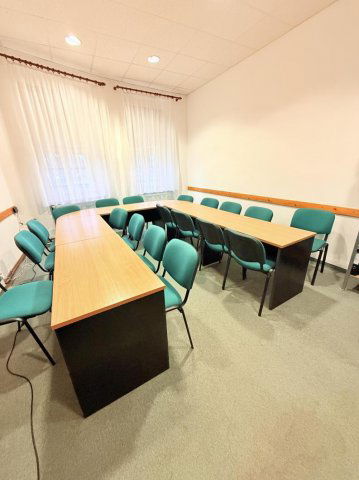 Eladó iroda, Tatabányán 194 M Ft, 11 szobás