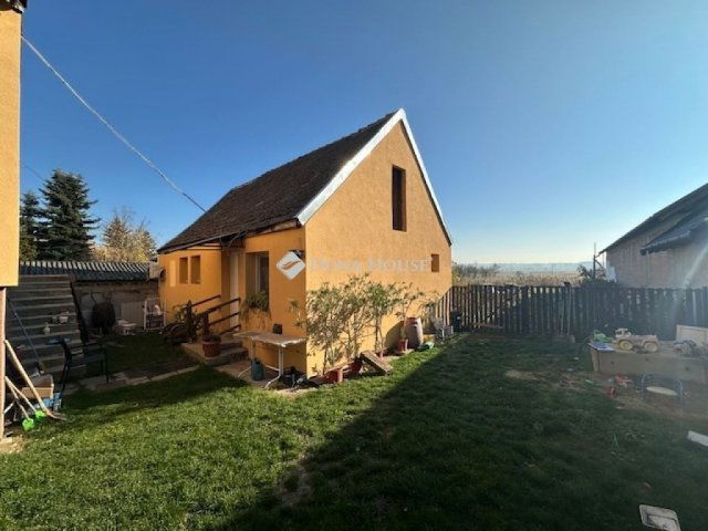 Eladó családi ház, Csákváron 84.9 M Ft, 5 szobás