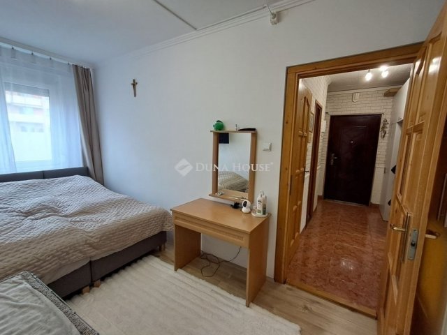 Eladó panellakás, Budapesten, XV. kerületben 74.6 M Ft