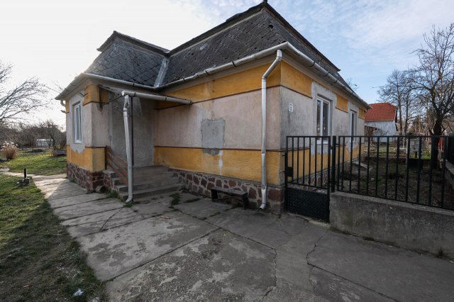 Eladó családi ház, Szákszenden 38 M Ft, 4 szobás