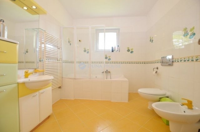 Eladó családi ház, Budapesten, II. kerületben 299 M Ft, 7 szobás