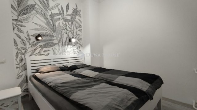 Eladó téglalakás, Budapesten, VI. kerületben 78.9 M Ft, 2 szobás