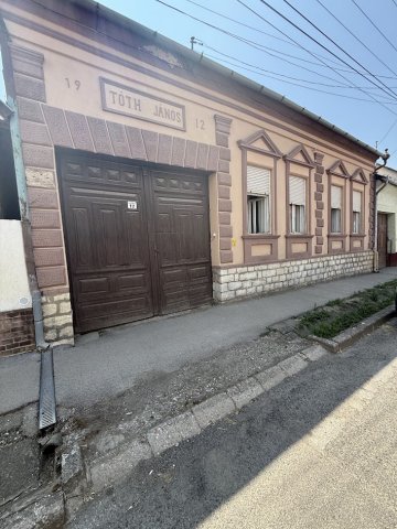 Eladó családi ház, Szászváron 20 M Ft, 4 szobás
