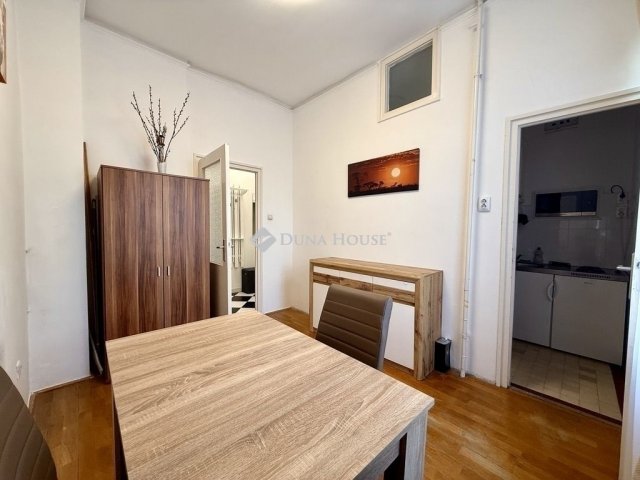 Eladó téglalakás, Budapesten, V. kerületben 84.9 M Ft, 2 szobás