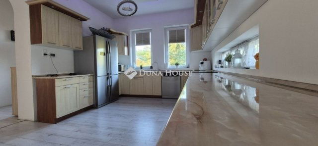 Eladó családi ház, Monoron 164.9 M Ft, 5 szobás