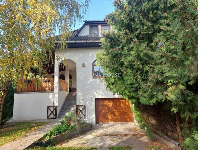 Eladó családi ház, Székesfehérvárott 175 M Ft, 6 szobás