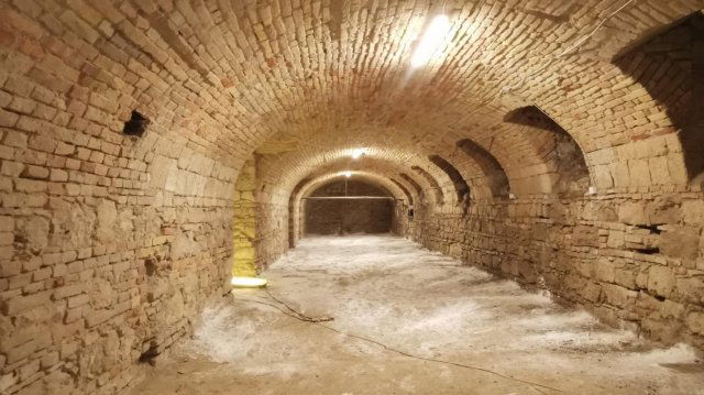 Eladó üzlethelyiség, Budapesten, V. kerületben 80 M Ft