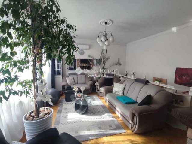 Eladó családi ház, Esztergomban 134.9 M Ft, 5 szobás