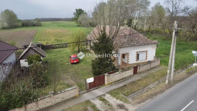 Eladó családi ház, Németkéren 21 M Ft, 3 szobás