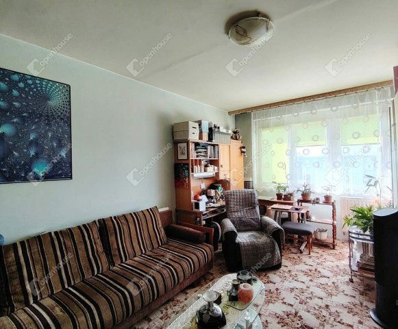 Eladó panellakás, Székesfehérvárott 49.99 M Ft, 3 szobás
