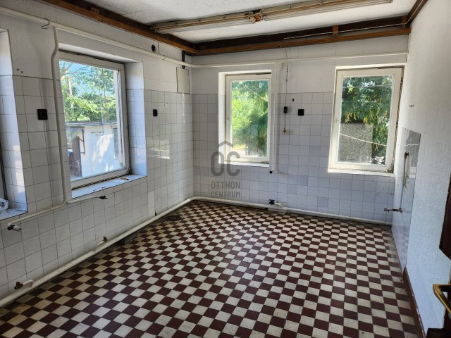 Kiadó ipari ingatlan, Szekszárdon 60 E Ft / hó