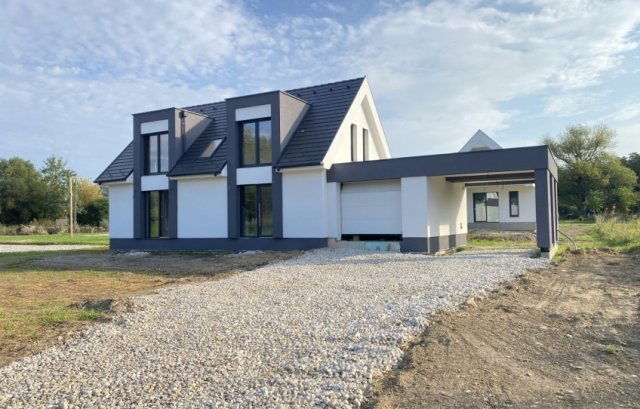 Eladó családi ház, Vonyarcvashegyen 195 M Ft, 4 szobás