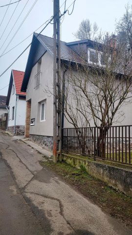 Eladó családi ház, Zebegényben 64.9 M Ft, 4+1 szobás