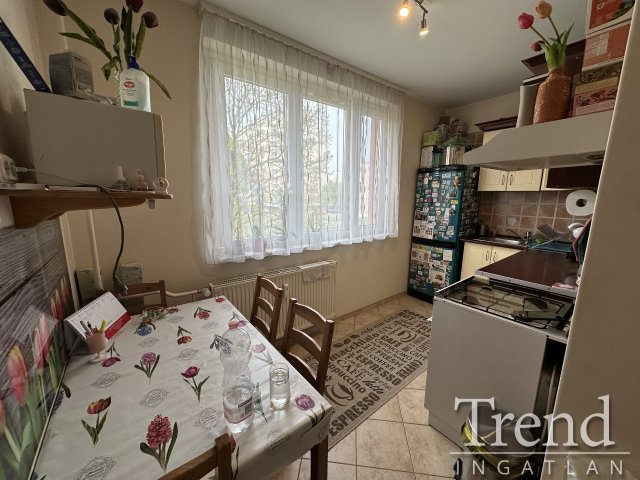 Eladó panellakás, Dunaújvárosban 42.9 M Ft, 1 szobás