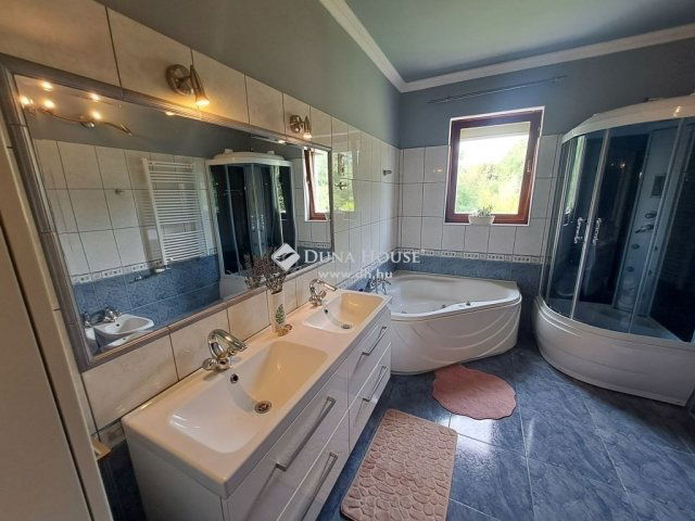 Eladó családi ház, Kecskeméten 149 M Ft, 5 szobás