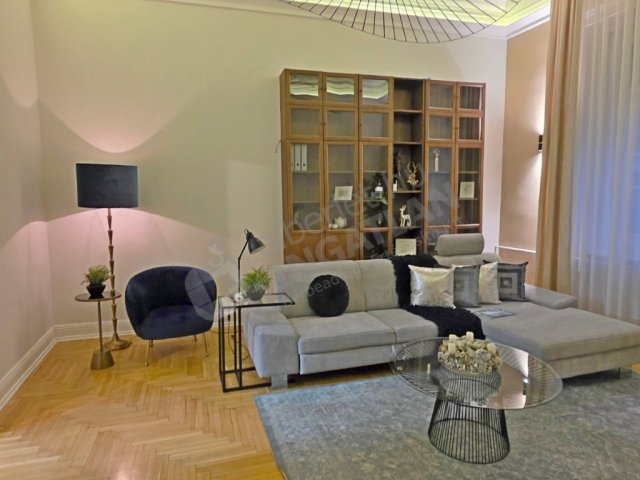 Kiadó téglalakás, albérlet, V. kerületben, Honvéd utcában