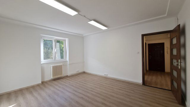 Kiadó iroda, Dunaújvárosban, Szórád Márton úton 120 E Ft / hó