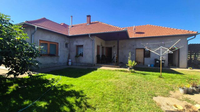 Eladó családi ház, Lakitelken 54.9 M Ft, 5 szobás