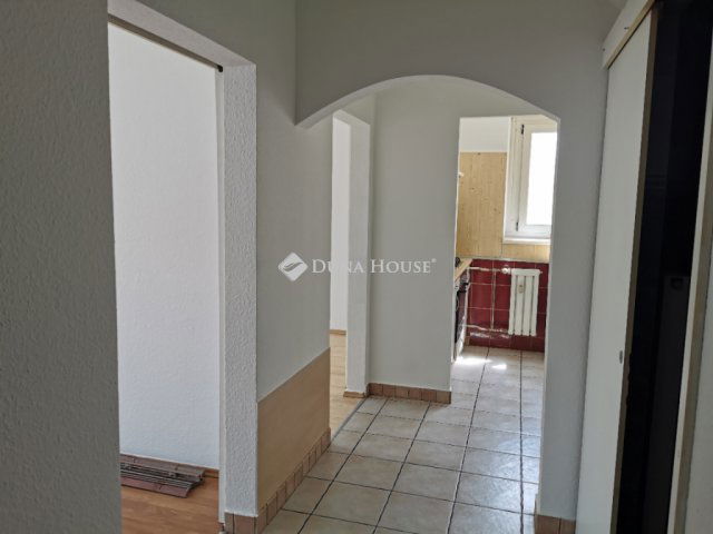 Eladó panellakás, Budapesten, III. kerületben 79.999 M Ft