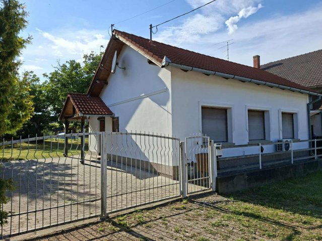 Eladó családi ház, Kisbéren 41.5 M Ft, 2 szobás