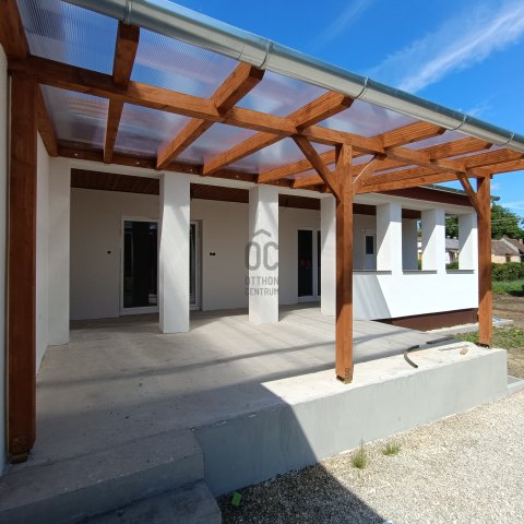 Eladó családi ház, Eszteregnyén 39.9 M Ft, 4 szobás