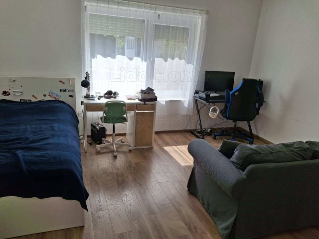 Eladó családi ház, Balatonlelleén 109.999 M Ft, 11 szobás